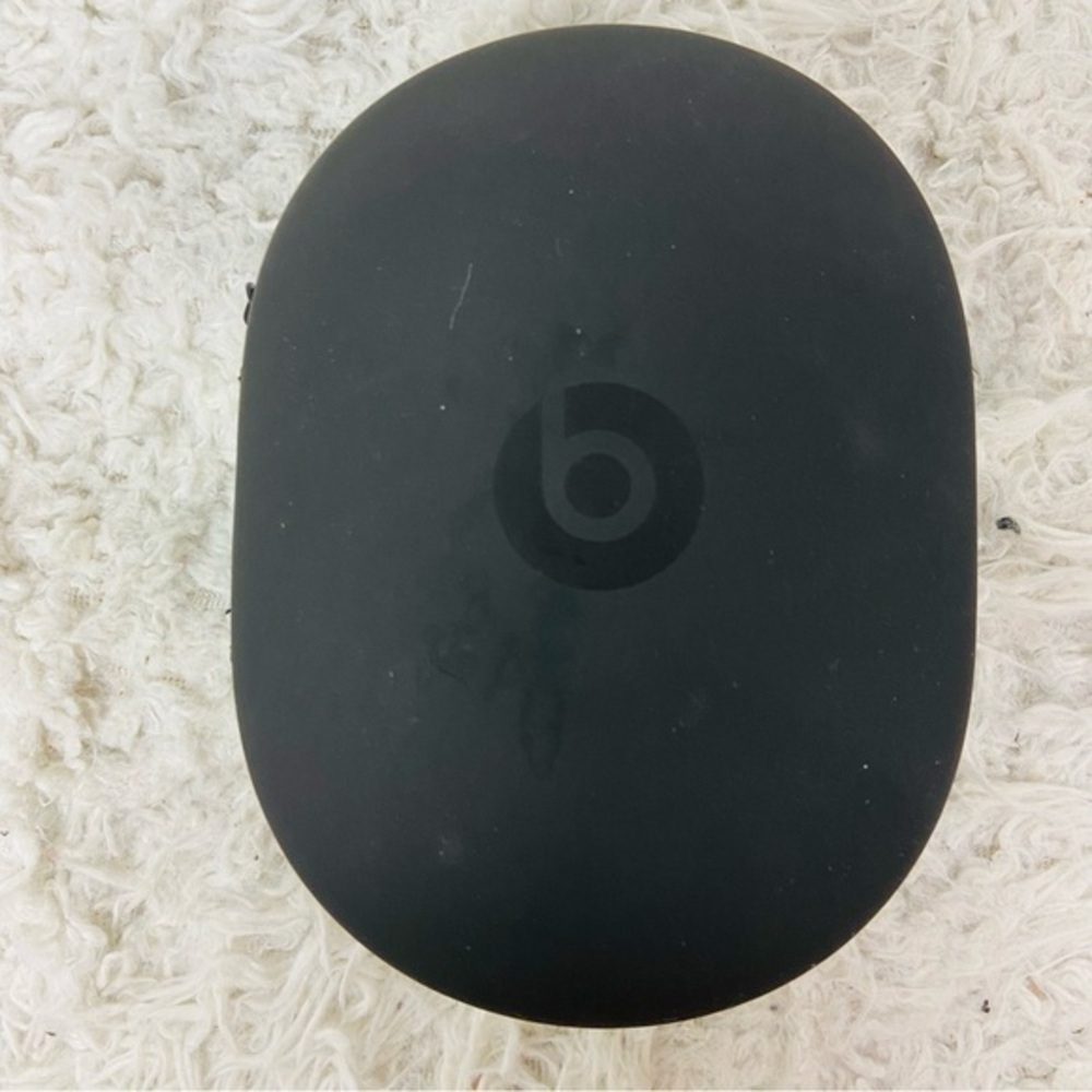 Beats by Dre Black Wireless Earbuds travel hard Case